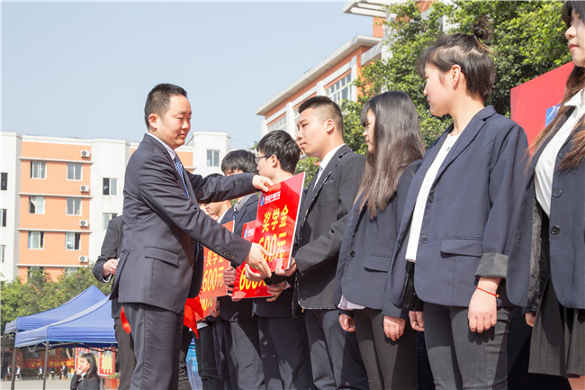 畢業(yè)了：感恩母校，放飛夢(mèng)想！