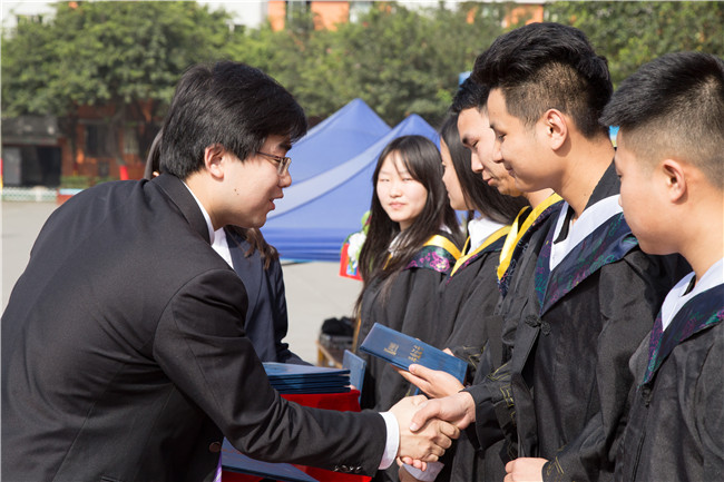 畢業(yè)了：感恩母校，放飛夢(mèng)想！