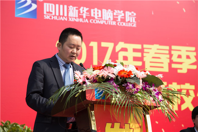 IT人才供需洽談會：100多家企業(yè)，“職”為新華