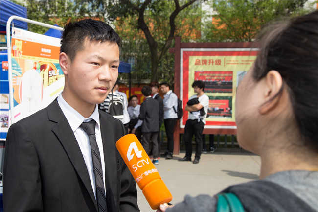 IT人才供需洽談會：100多家企業(yè)，“職”為新華