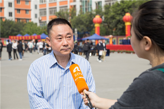 IT人才供需洽談會：100多家企業(yè)，“職”為新華