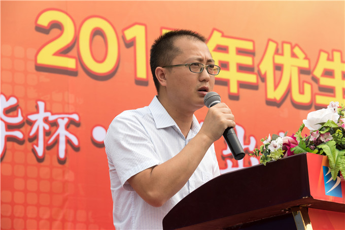 2017年優(yōu)生優(yōu)干頒獎典禮暨“新華杯·黔貨出山”全國網(wǎng)商創(chuàng)業(yè)大賽正式啟動