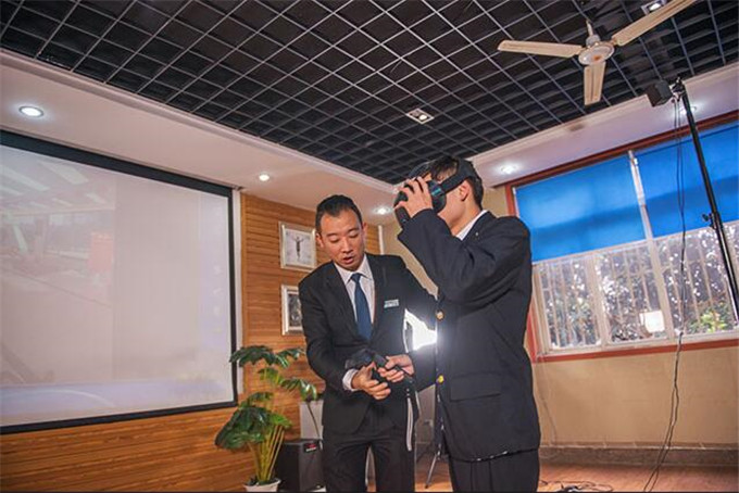 競技時代CEO李金龍老師已抵蓉，下午開講！