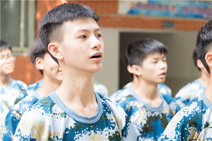 歌聲嘹亮，唱響17級(jí)秋季第一批新生軍訓(xùn)