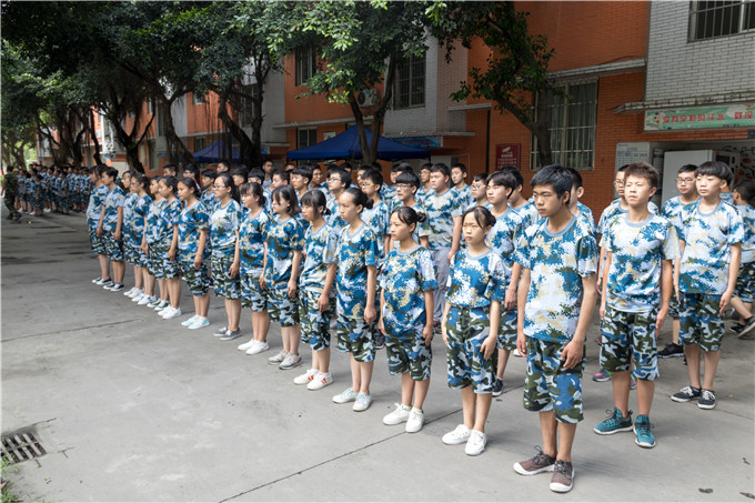 歌聲嘹亮，唱響17級(jí)秋季第一批新生軍訓(xùn)