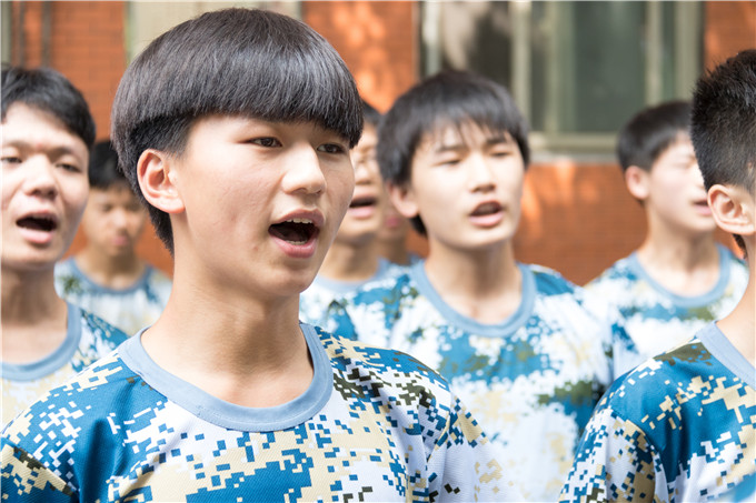 歌聲嘹亮，唱響17級(jí)秋季第一批新生軍訓(xùn)