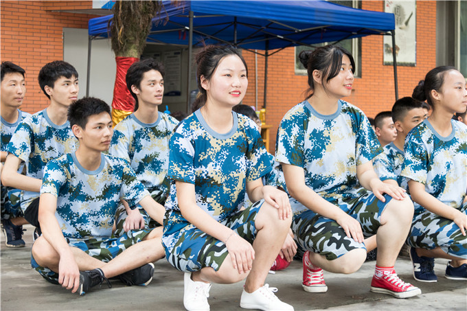 歌聲嘹亮，唱響17級(jí)秋季第一批新生軍訓(xùn)