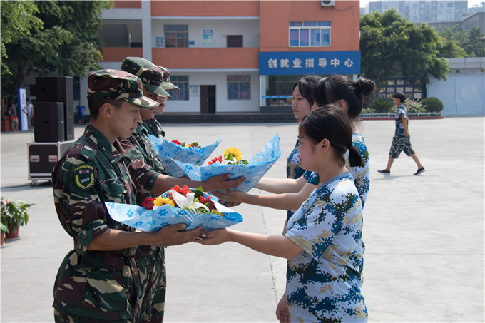 2017年秋季新生軍訓(xùn)會操暨總結(jié)表彰大會