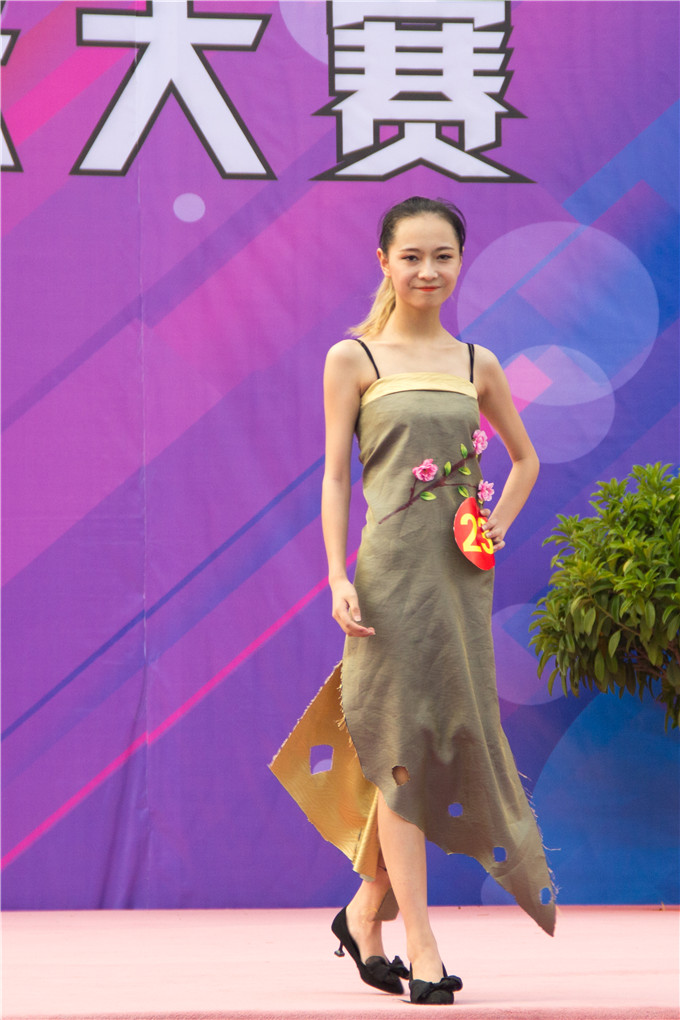  四川新華2017年風(fēng)采展示大賽——“T臺秀”
