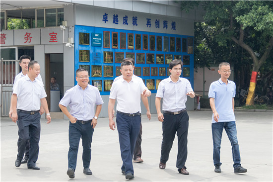  區(qū)人力資源和社會保障局、就業(yè)局領(lǐng)導(dǎo)蒞臨我院視察