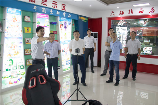  區(qū)人力資源和社會保障局、就業(yè)局領(lǐng)導(dǎo)蒞臨我院視察