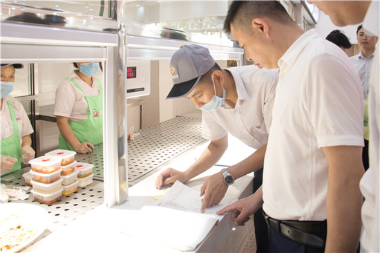  區(qū)人力資源和社會保障局、就業(yè)局領(lǐng)導(dǎo)蒞臨我院視察