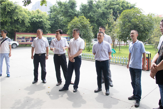  區(qū)人力資源和社會保障局、就業(yè)局領(lǐng)導(dǎo)蒞臨我院視察