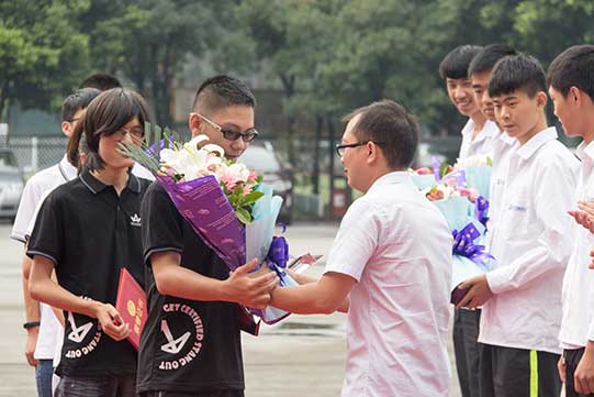 斬獲獎項，四川新華歐特克杯“王者團隊”凱旋歸來