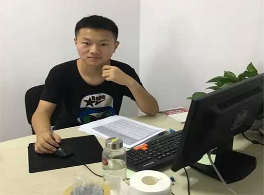 因?yàn)樗拇ㄐ氯A，我走上了向上的人生