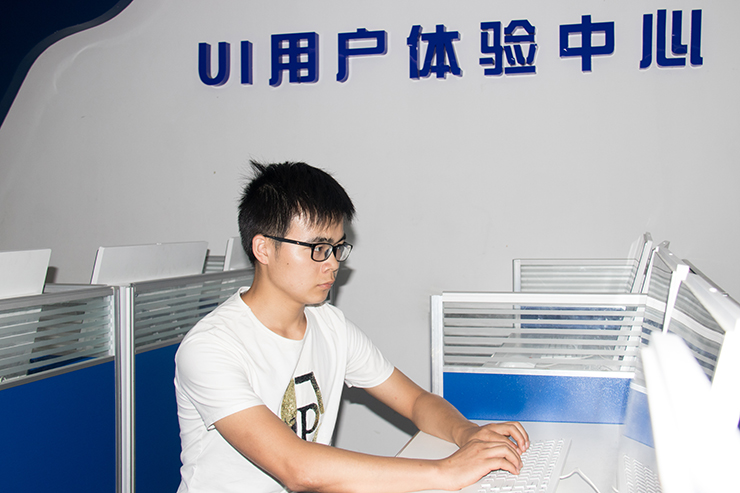 學(xué)互聯(lián)網(wǎng)技能，還是四川新華專業(yè)