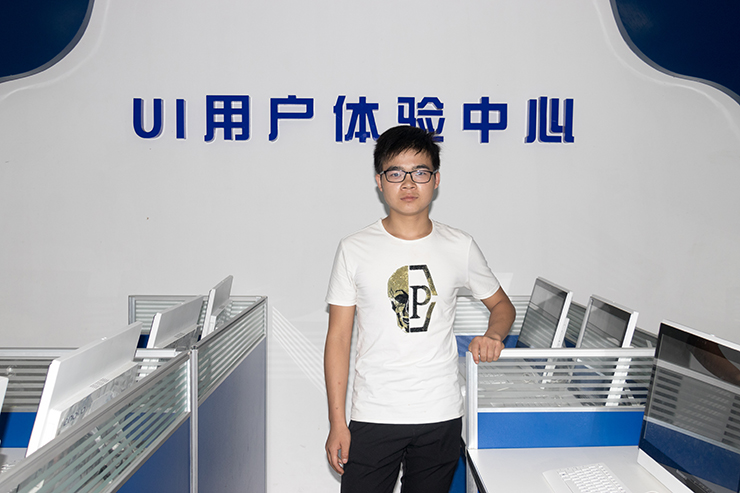 學(xué)互聯(lián)網(wǎng)技能，還是四川新華專業(yè)