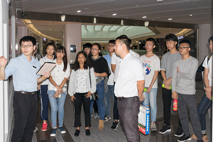 與智能握手，四川新華電腦學院學子企業(yè)參觀行