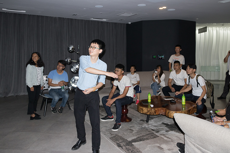 與智能握手，四川新華電腦學院學子企業(yè)參觀行