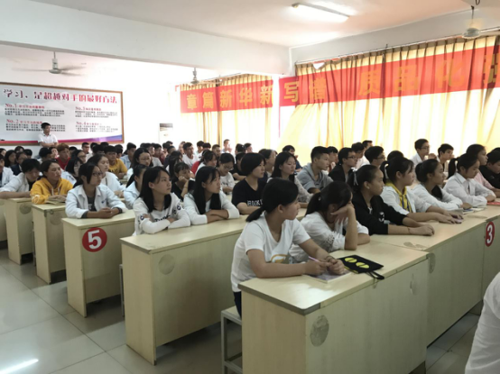 裝修行業(yè)翹楚走進(jìn)我院，動情分享知識