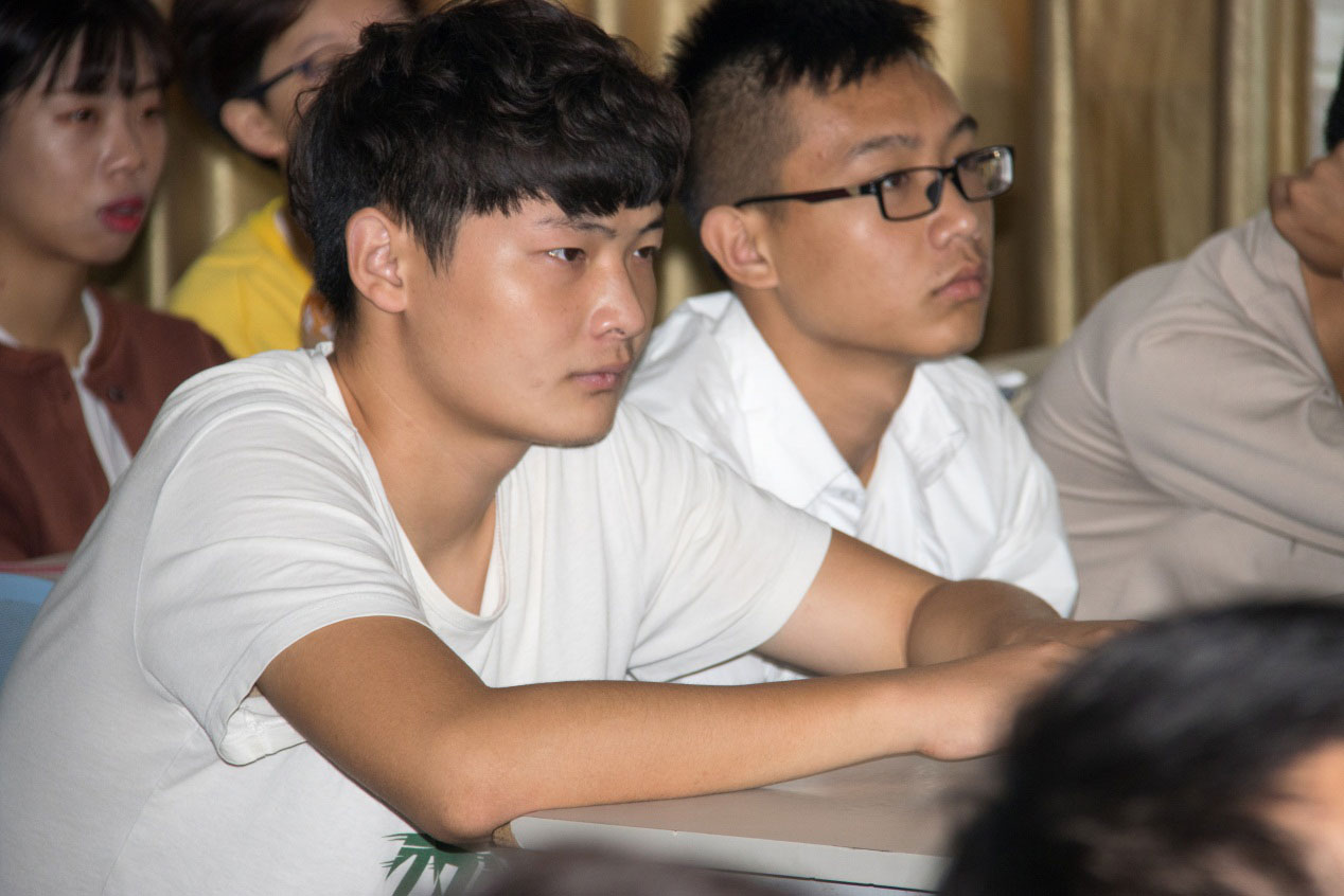 近距離接觸互聯(lián)網(wǎng)電商名企CEO、探索未來發(fā)展路