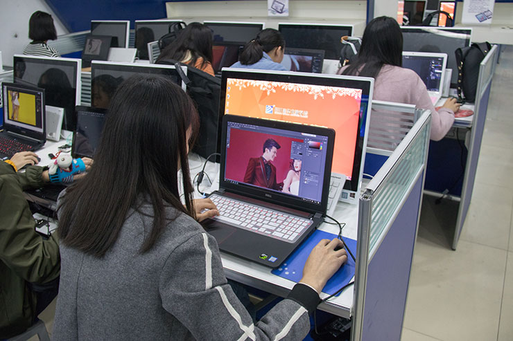 天氣涼，四川新華技能大賽火熱舉辦，學(xué)子露鋒芒