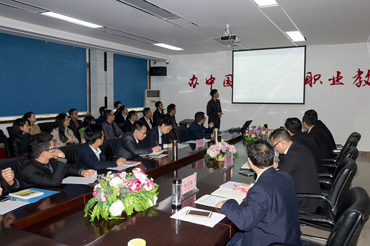 我院舉辦畢業(yè)生答辯會(huì)，隆重邀請家長前來旁聽