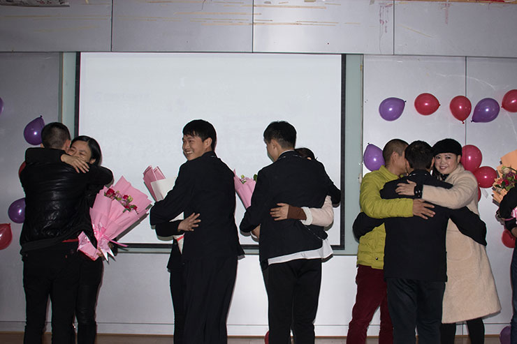 四川新華電腦學(xué)院感恩節(jié)匯報(bào)表彰大會(huì)溫情舉行