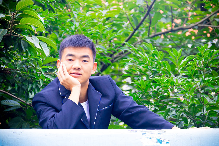 他說(shuō)：四川新華電腦學(xué)院還不錯(cuò)