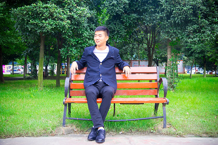 他說(shuō)：四川新華電腦學(xué)院還不錯(cuò)