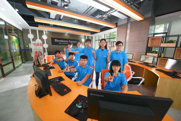 百度Moments營銷盛典揭秘，新華教育集團(tuán)榮登品牌數(shù)字資產(chǎn)榜首