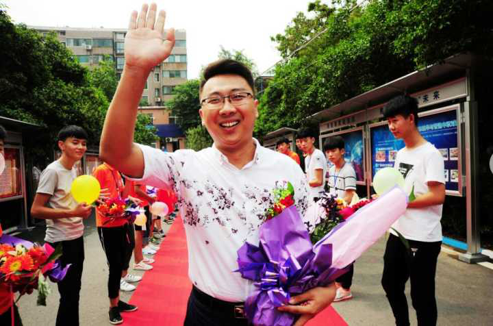 百度Moments營銷盛典揭秘，新華教育集團(tuán)榮登品牌數(shù)字資產(chǎn)榜首