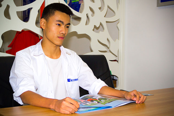 來到四川新華，我感覺世界充滿了陽光