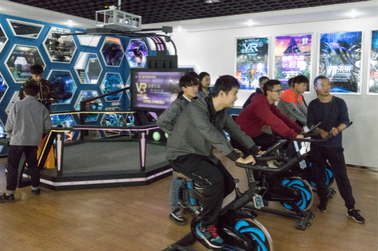 VR體驗，智能科技盛宴獲學子熱捧