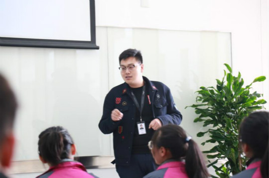 科技零距離！新華學(xué)子百度互聯(lián)網(wǎng)體驗(yàn)之旅  