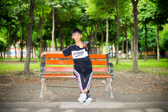 愿時(shí)光荏苒，一路向陽(yáng)