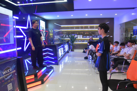 四川新華電腦學(xué)院電競專業(yè)開課了！《老師來了》為學(xué)院添磚加瓦