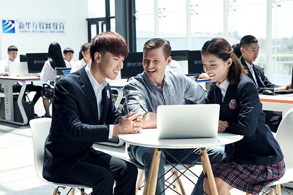 首批95后畢業(yè)生薪資到手五千多 IT收入高 是什么拉大了收入差距？