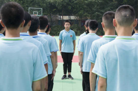 春風十里不如你，新生軍訓歡樂多  