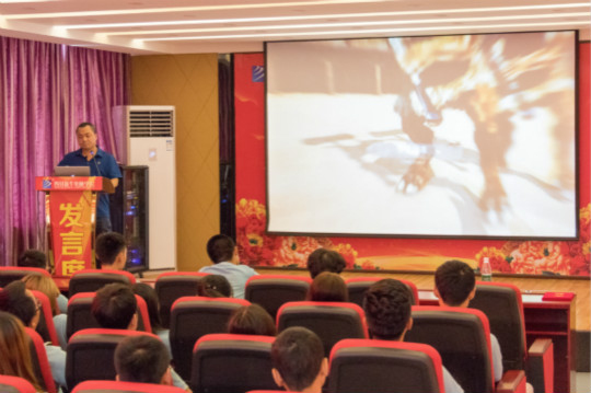 《老師來(lái)了》 未來(lái)已來(lái) 大咖帶你暢游VR虛擬世界