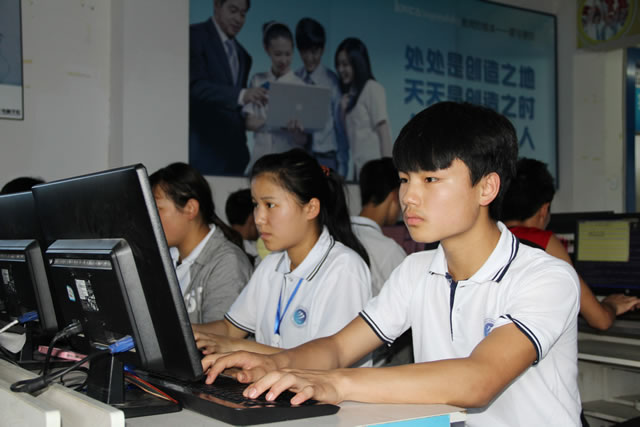 新華技能+學(xué)歷教育，職教生一樣可以報(bào)考公務(wù)員