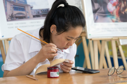 魅力面具 青春正好—四川新華面具彩繪大賽high！high！high！