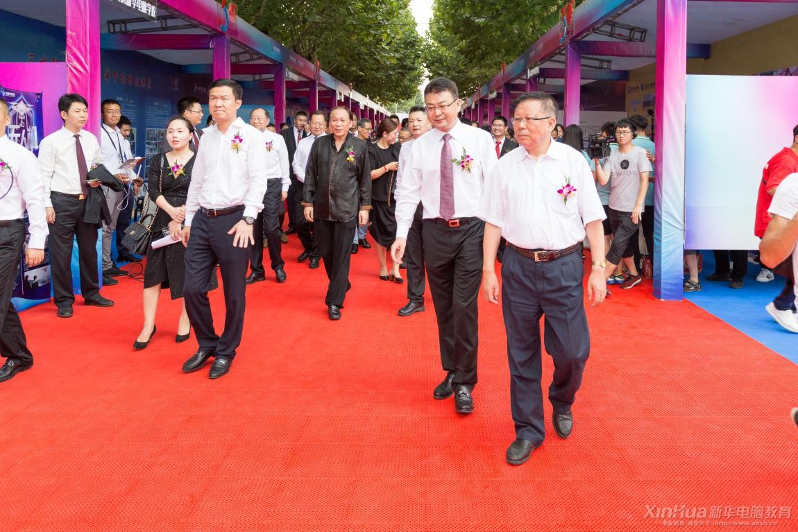 改革開(kāi)放四十年新華職業(yè)教育30年成果展