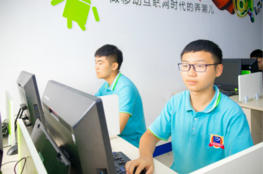 人生只有兩季：奮斗是旺季，懈怠是淡季