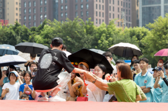 開(kāi)學(xué)季，你在學(xué)校遇到明星了嗎？