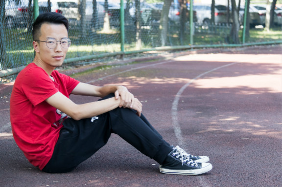 不安現(xiàn)狀，社會闖蕩十年，選擇新華重新出發(fā)