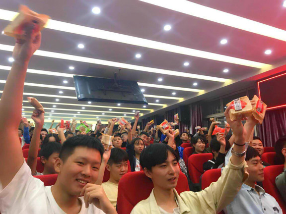 月滿中秋夜，師生慶團(tuán)圓 