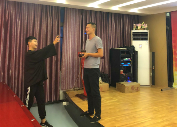 月滿中秋夜，師生慶團(tuán)圓 