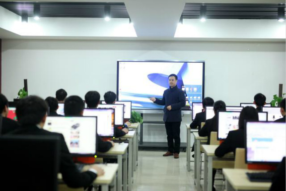 世界“新”看法，VR技術(shù)賦能新未來(lái)