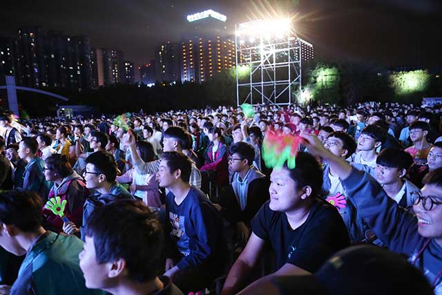 “慶國慶·迎新生”暨四川新華2018年秋季開學(xué)典禮圓滿落幕